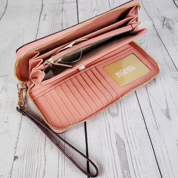 Michael Kors Jet Set LG Continental Wallet - Picture 4 of 6